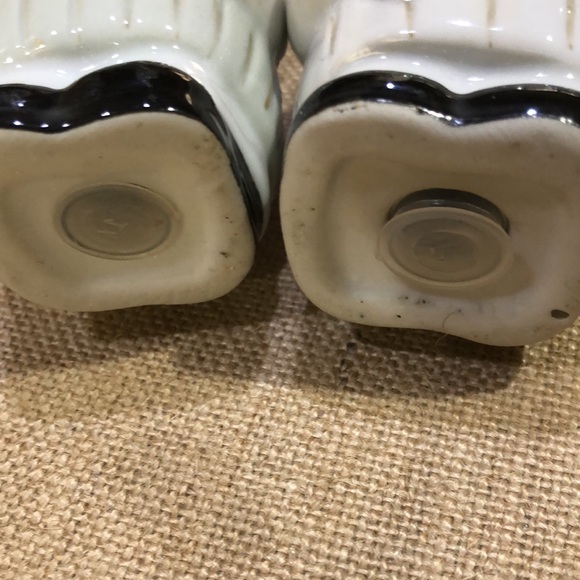 Vintage-Looking Chef Salt and Pepper Shakers - Picture 3 of 8